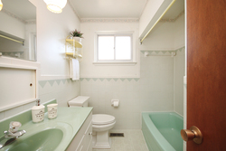 4 Piece Bathroom at 62 Saddle Ridge Drive, Victoria Village, Toronto