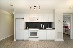 Kitchen at 632 - 15 Iceboat Terrace, Waterfront Communities C1, Toronto