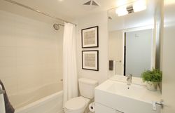 4 Piece Bathroom at 632 - 15 Iceboat Terrace, Waterfront Communities C1, Toronto