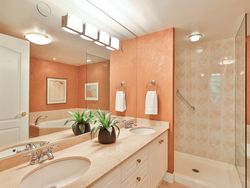 5 Piece Ensuite Bathroom at 914 - 38 William Carson Crescent, St. Andrew-Windfields, Toronto