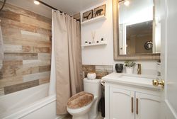 4 Piece Bathroom at 310 - 28 William Carson Crescent, St. Andrew-Windfields, Toronto