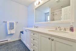 5 Piece Bathroom at 7 Deerpath Road, Parkwoods-Donalda, Toronto