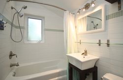 4 Piece Bathroom at 214 Three Valleys Drive, Parkwoods-Donalda, Toronto