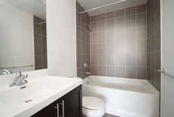 4 Piece Ensuite Bathroom at 814 - 830 Lawrence Avenue W, Yorkdale-Glen Park, Toronto