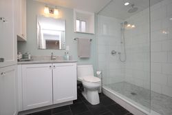 4 Piece Bathroom at 20 Shaunavon Hts Crescent, Parkwoods-Donalda, Toronto