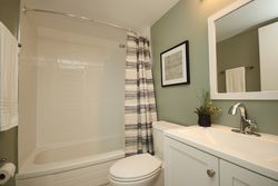 4 Piece Bathroom at 202 - 3131 Bridletowne Circle, L\'Amoreaux, Toronto
