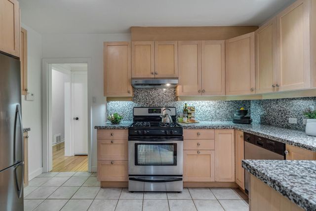 3288-travers-avenue-west-bay-west-vancouver-09 at 3288 Travers Avenue, West Bay, West Vancouver