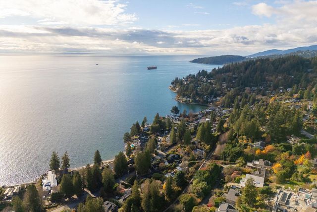 3288-travers-avenue-west-bay-west-vancouver-25 at 3288 Travers Avenue, West Bay, West Vancouver