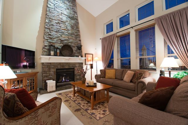 2692 at 40 Fernway Drive, Port Moody