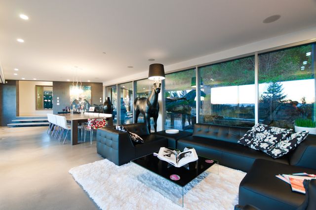 3283 at 4070 Almondel Road, West Vancouver