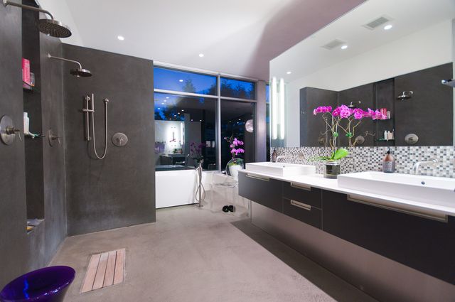 3292 at 4070 Almondel Road, West Vancouver