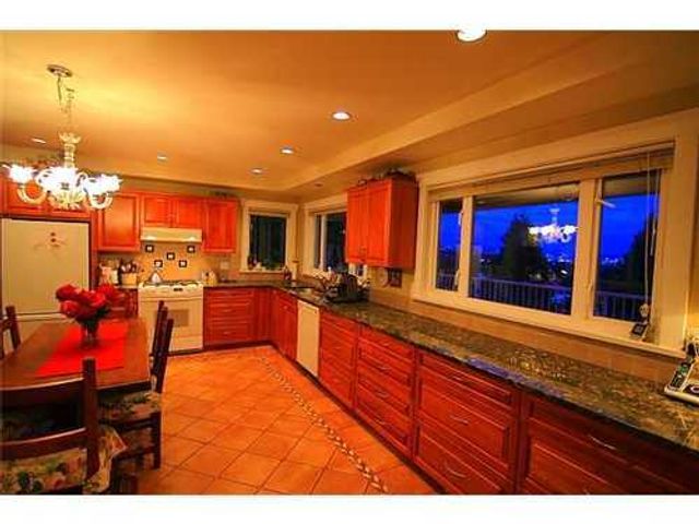 55252 at 930 Esquimalt Avenue, West Vancouver