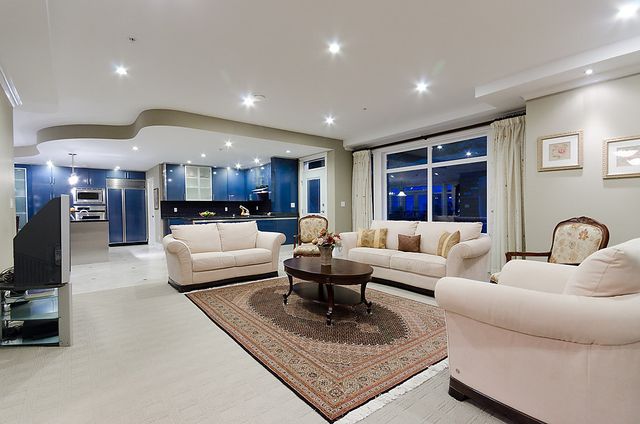 6630 at 2323 Queens Avenue, West Vancouver