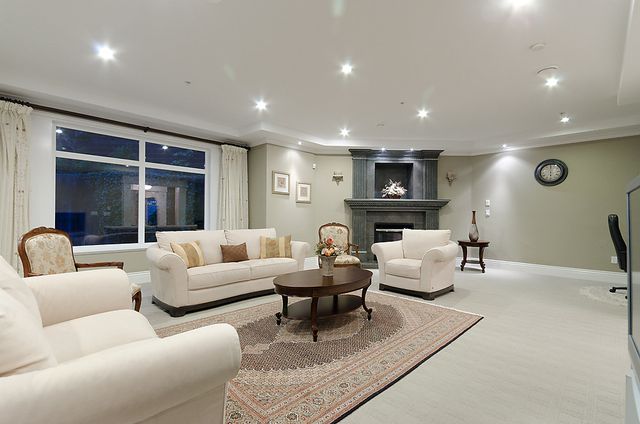 6634 at 2323 Queens Avenue, West Vancouver