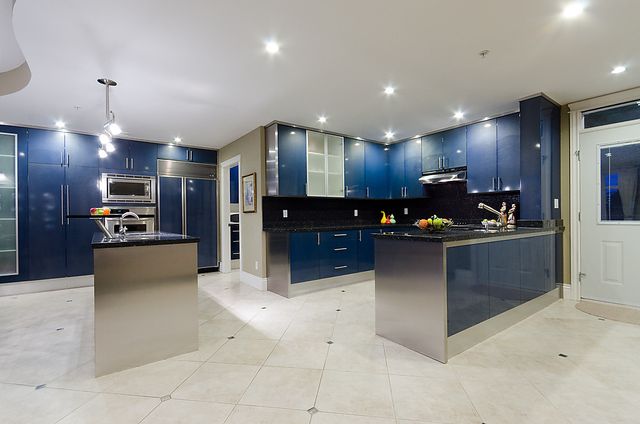 6638 at 2323 Queens Avenue, West Vancouver