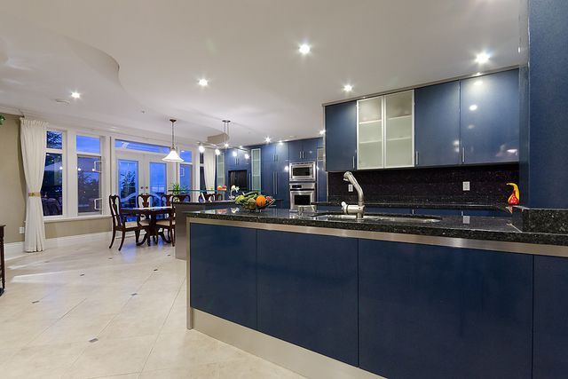 6650 at 2323 Queens Avenue, West Vancouver