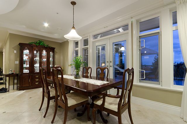 6662 at 2323 Queens Avenue, West Vancouver