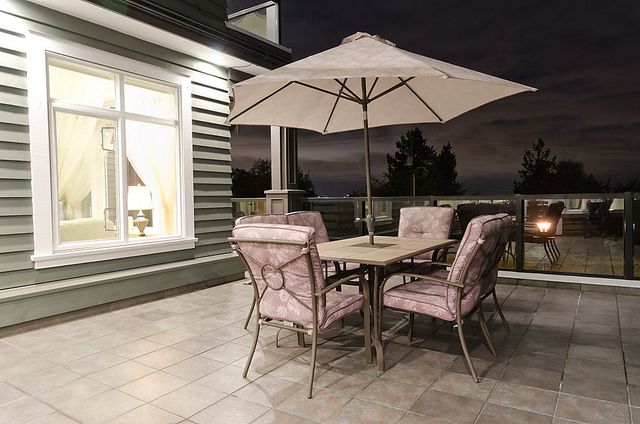 6666 at 2323 Queens Avenue, West Vancouver