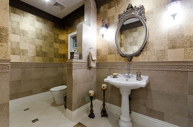 6678 at 2323 Queens Avenue, West Vancouver