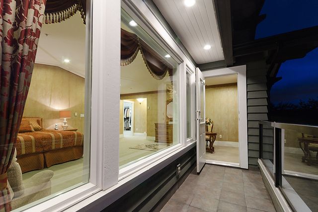 6694 at 2323 Queens Avenue, West Vancouver