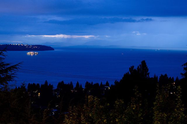 6702 at 2323 Queens Avenue, West Vancouver