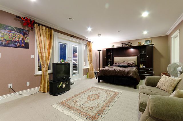 6722 at 2323 Queens Avenue, West Vancouver