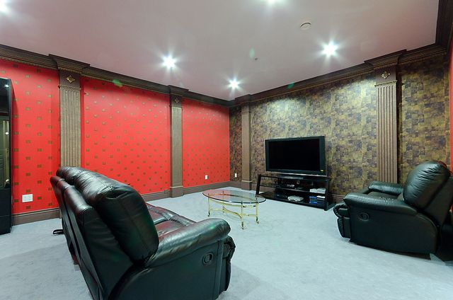 6726 at 2323 Queens Avenue, West Vancouver