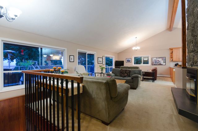 7306 at 2054 Russet Way, West Vancouver