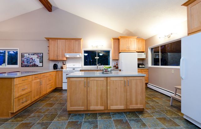 7318 at 2054 Russet Way, West Vancouver