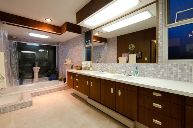 7339 at 2054 Russet Way, West Vancouver