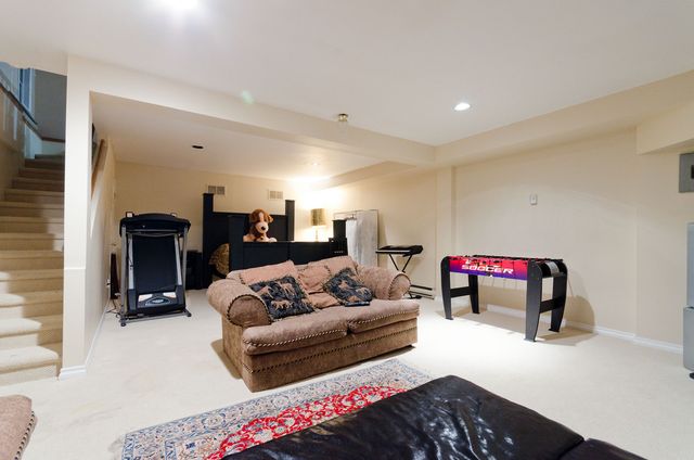 7600 at 6449 Douglas Street