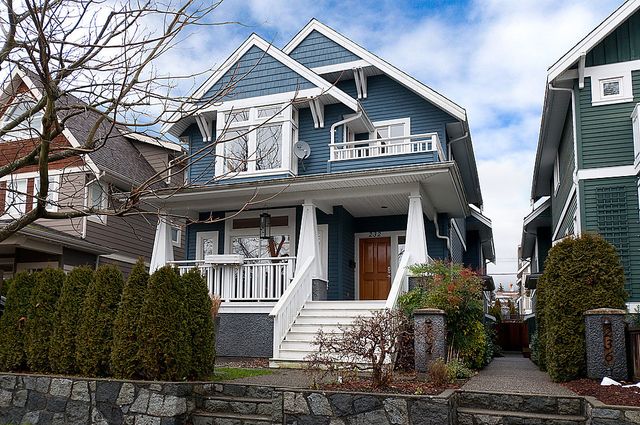 8956 at 232 - 10th Street East, North Vancouver