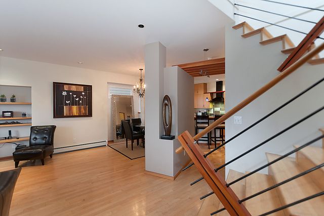 8960 at 232 - 10th Street East, North Vancouver