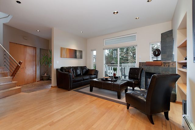 8964 at 232 - 10th Street East, North Vancouver