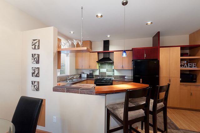 9000 at 232 - 10th Street East, North Vancouver