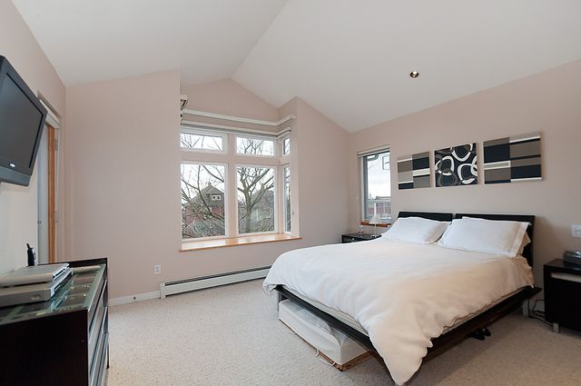 9028 at 232 - 10th Street East, North Vancouver