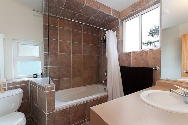 9048 at 232 - 10th Street East, North Vancouver