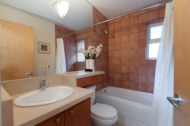 9064 at 232 - 10th Street East, North Vancouver