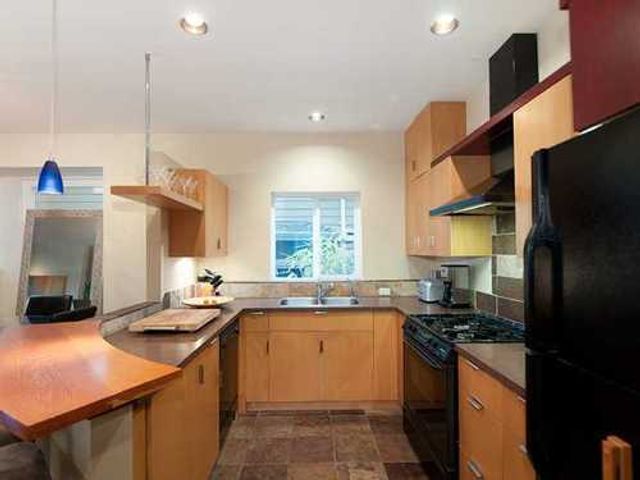 9110 at 232 - 10th Street East, North Vancouver