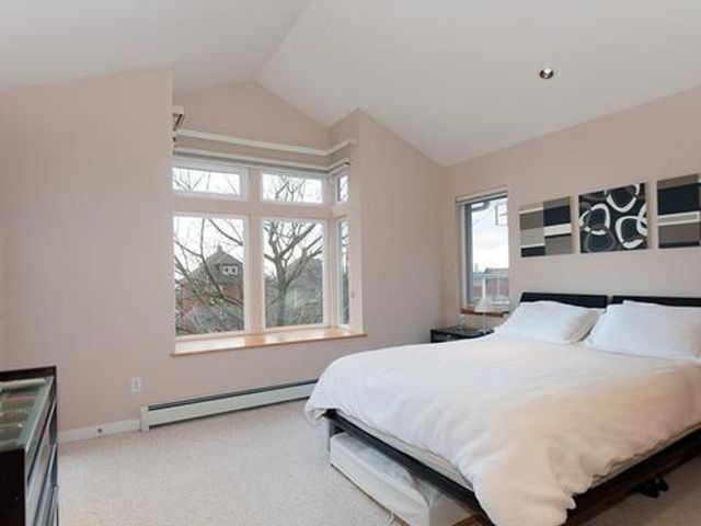 9113 at 232 - 10th Street East, North Vancouver