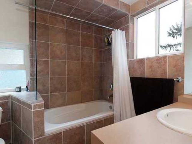 9116 at 232 - 10th Street East, North Vancouver