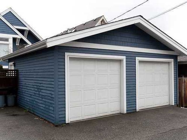 9122 at 232 - 10th Street East, North Vancouver