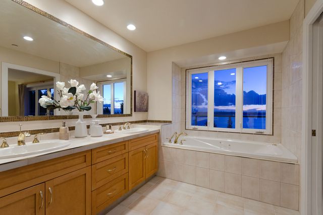 9211 at 2362 Orchard Lane, West Vancouver