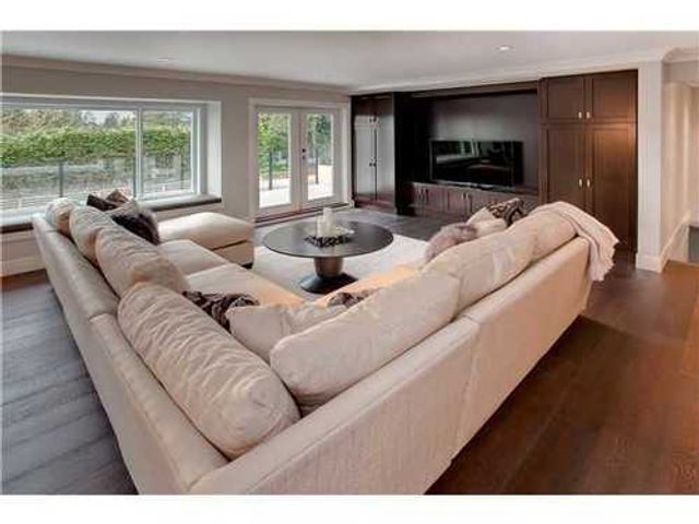 9550-1 at 4293 Canterburry Crescent, North Vancouver