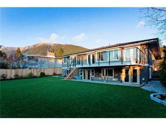 9562-1 at 4293 Canterburry Crescent, North Vancouver