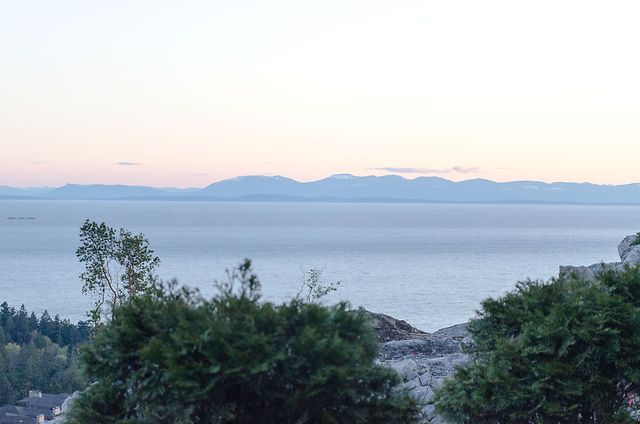 10847 at 5420 Vista Court West, West Vancouver