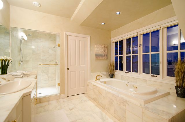 10915 at 5420 Vista Court West, West Vancouver