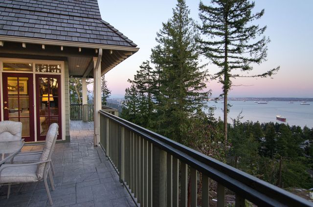 10951 at 5420 Vista Court West, West Vancouver