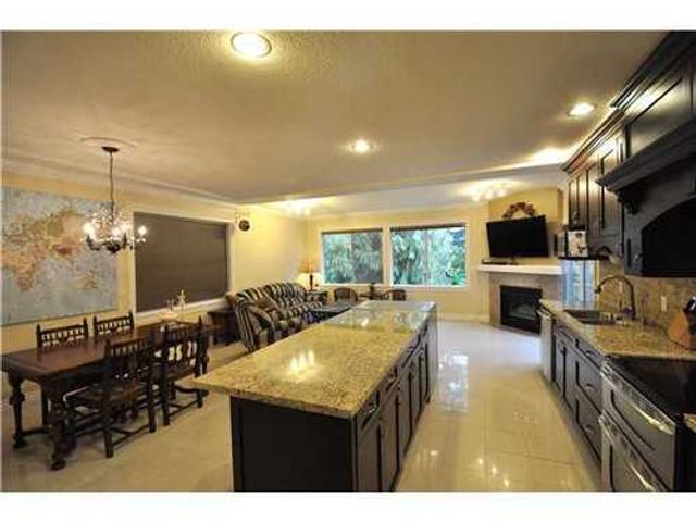 10689 at 866 Sinclair Street, West Vancouver