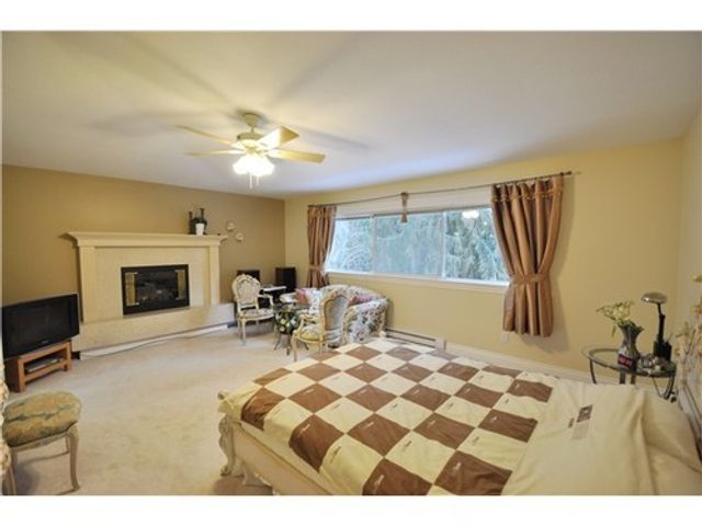 10724 at 866 Sinclair Street, West Vancouver